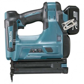 Clavadora de 18 V Li-Ion con 2 baterías de 3,0 Ah, clavos de 1,2 mm Makita DBN500RFE