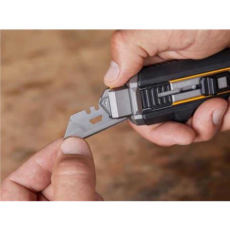 ToughBuilt Scraper Utility Knife (Incl. 5 Utility Knife Blades) (TB-H4S5-01)