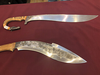 El arte de la cuchilleria y el afilado espadas de acero con empuñadura de madera